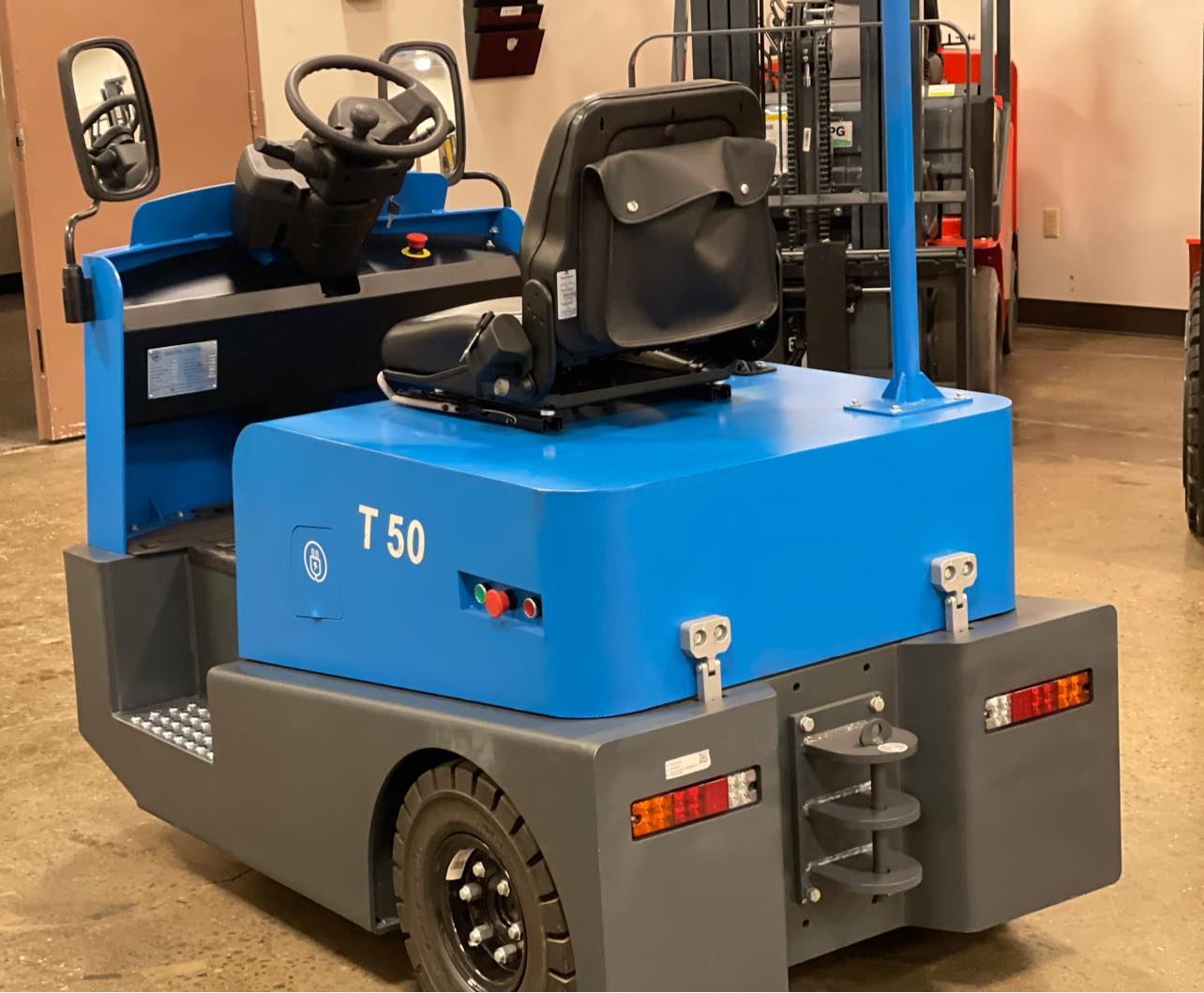 Trator de reboque elétrico sentado QD50