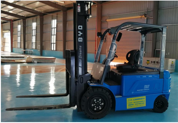 Empilhadeira elétrica de quatro rodas ECB35