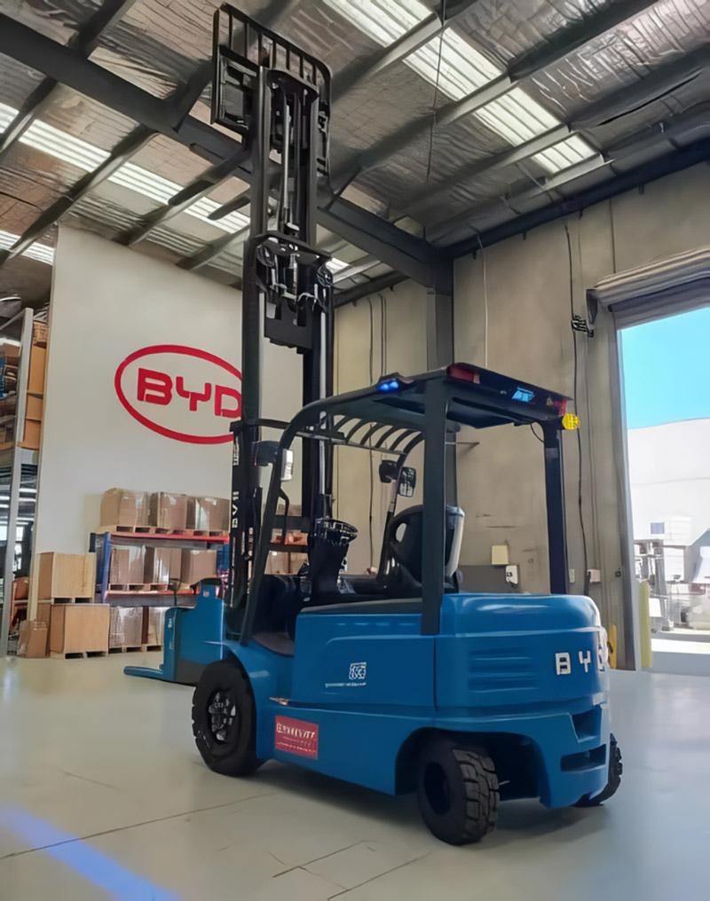 Four Wheel Electric Forklift ECB35