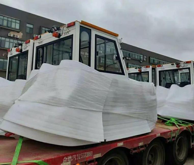 Trator de bagagem de aeroporto Q250L