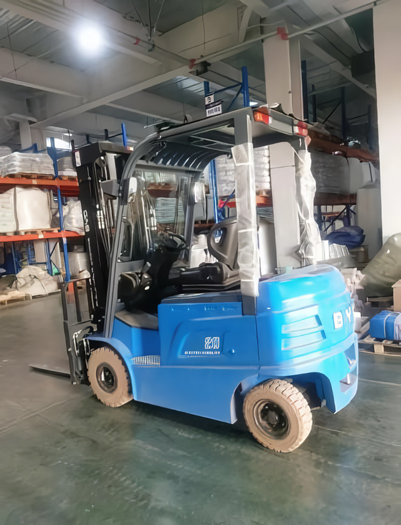 4륜 전동 지게차 ECB25