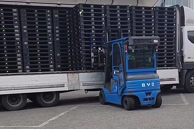 Empilhadeira elétrica de 3 rodas