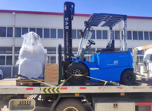 Empilhadeira de 4 rodas ECB25