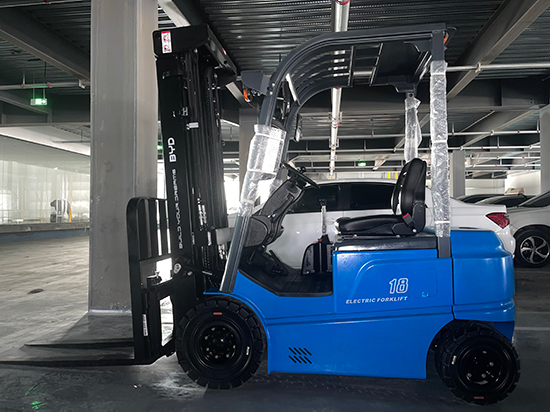 Empilhadeira elétrica de quatro rodas 1,8D tonelada