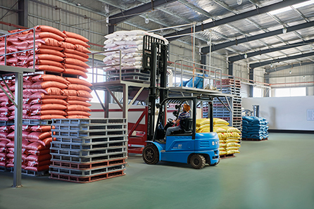 Empilhadeira de 4 rodas ECB30