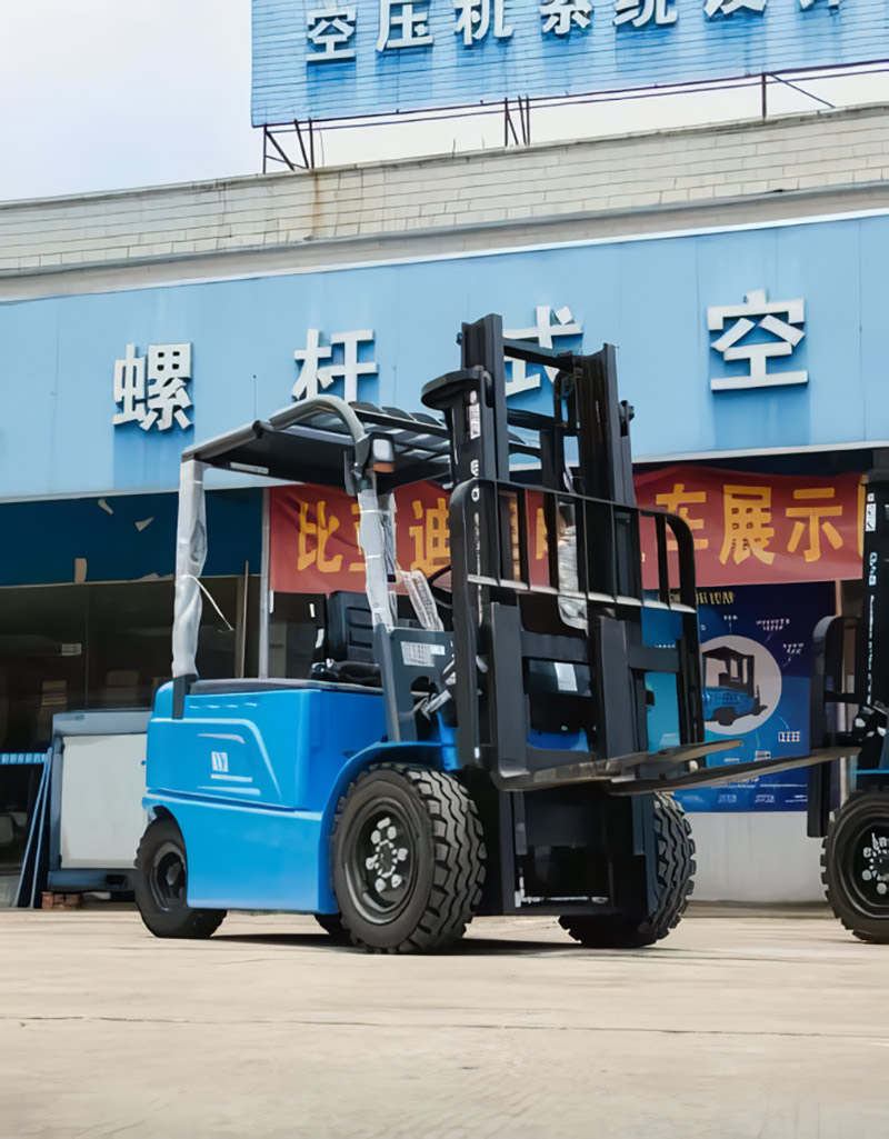 Four Wheel Electric Forklift ECB35