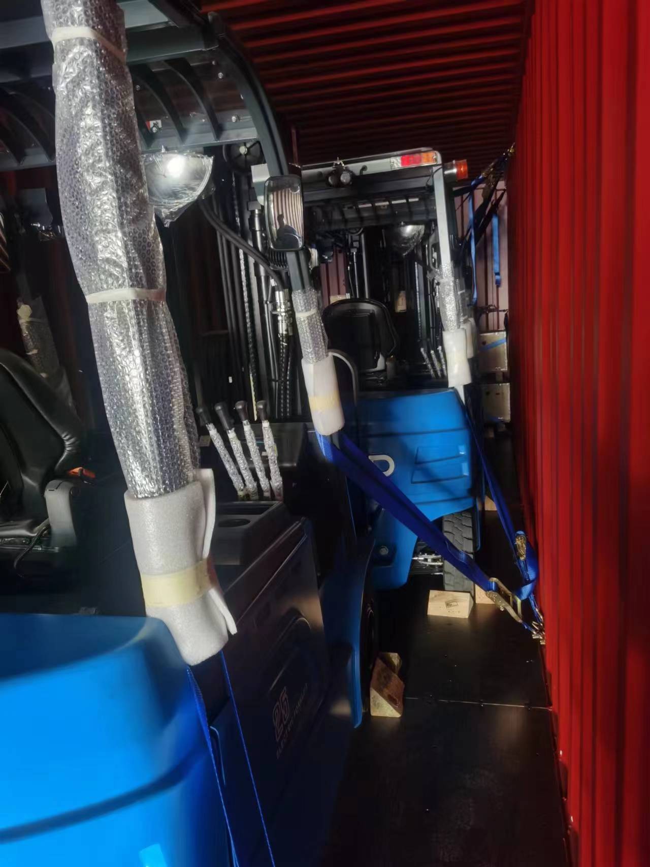 Empilhadeira Elétrica de Três Rodas 1,8 Ton