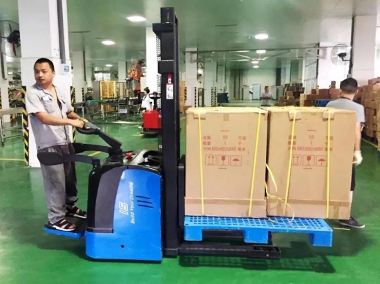 Carretilla elevadora y planta