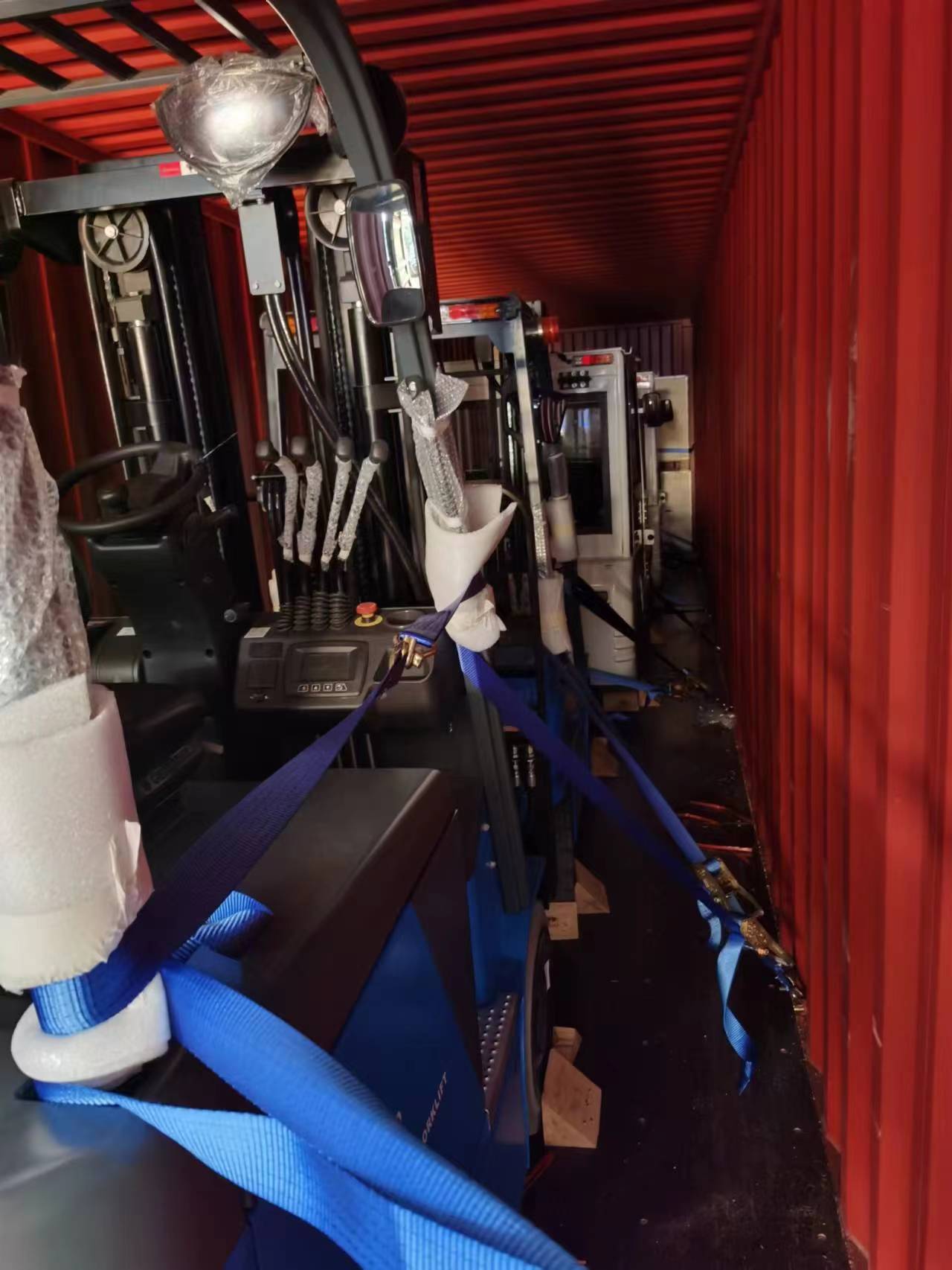 Empilhadeira de 4 rodas ECB30