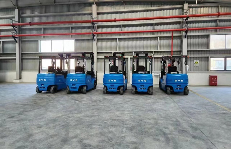 四轮电动叉车ECB16D