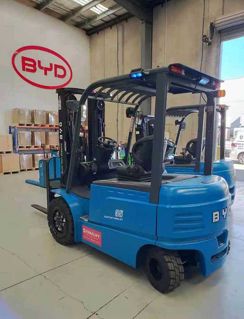 Four Wheel Electric Forklift ECB35