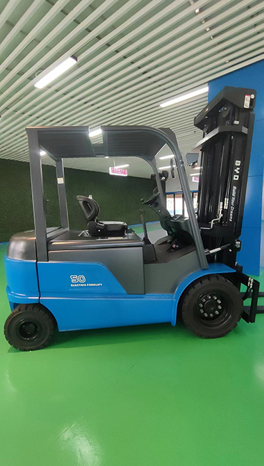 Caminhão de contrapeso de quatro rodas ECB50