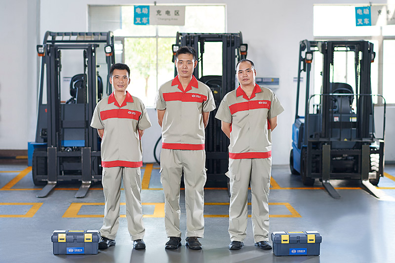 Four Wheel Electric Forklift ECB35