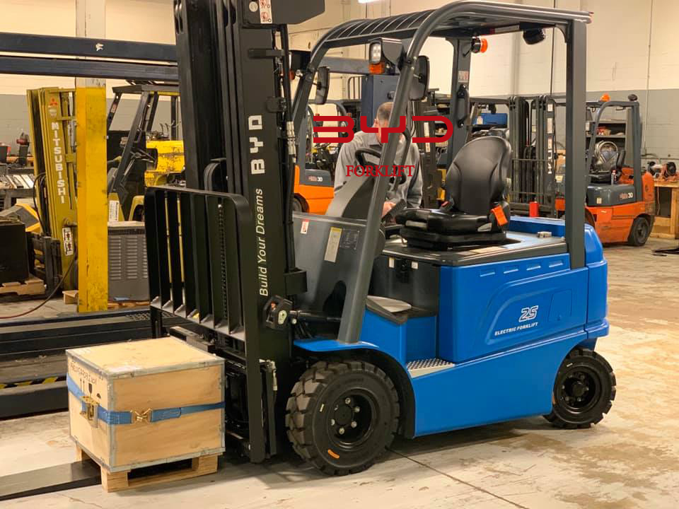 Empilhadeira elétrica BYD de 2,5 toneladas
