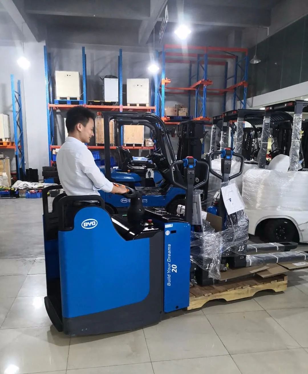 Passeio BYD em paleteira elétrica PTP20P