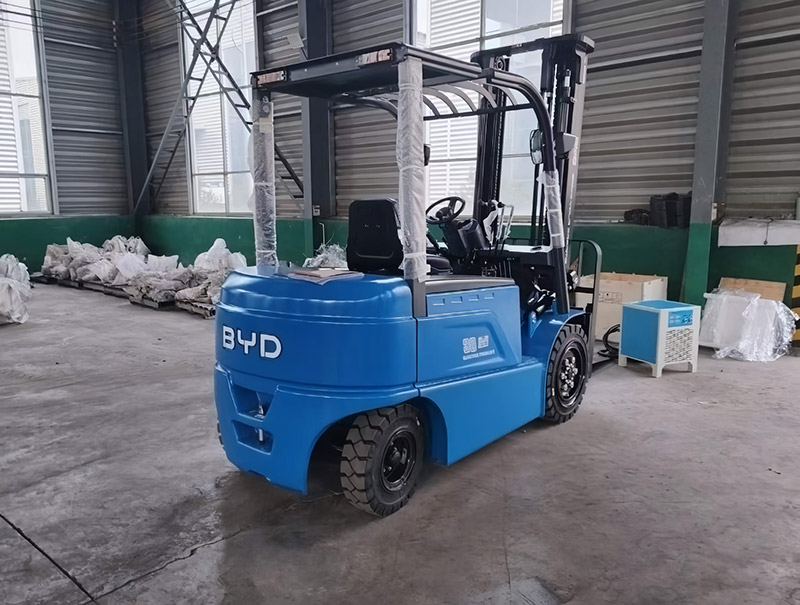 4륜 전동 지게차 ECB25