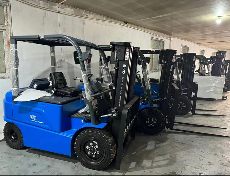 Four Wheel Electric Forklift ECB35