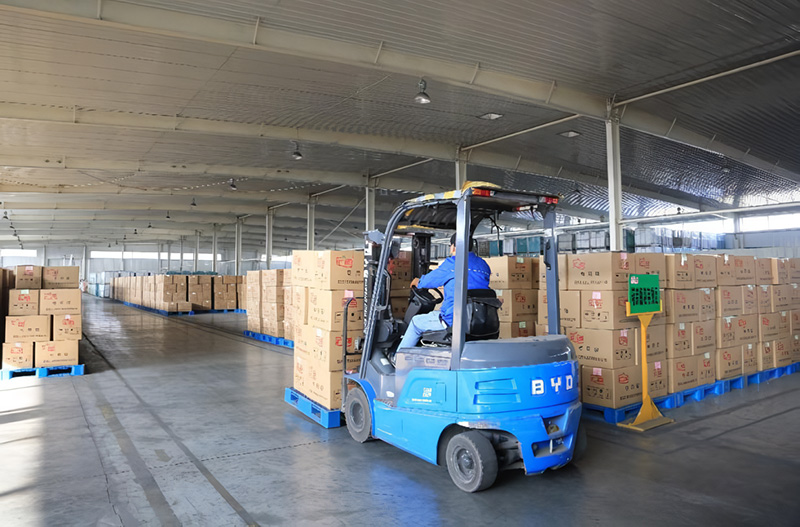 Vierrad-Elektrostapler ECB30