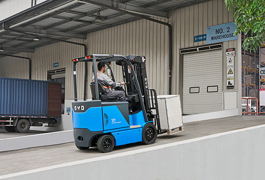 Empilhadeira elétrica de 4 rodas ECB16D