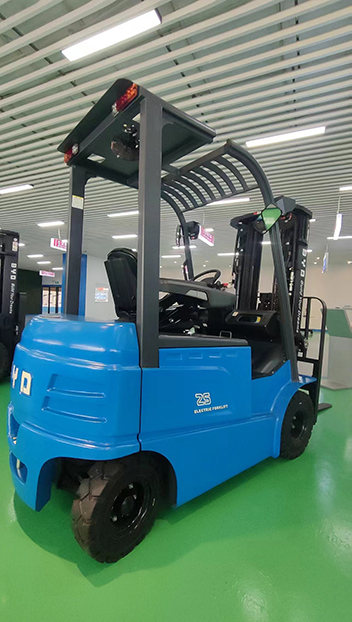 Empilhadeira de 4 rodas ECB25