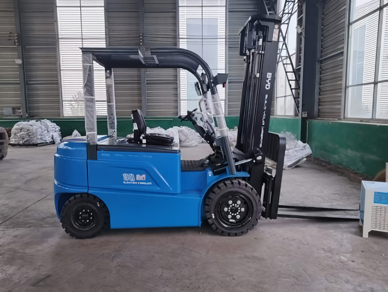 Vierrad-Elektrostapler ECB30