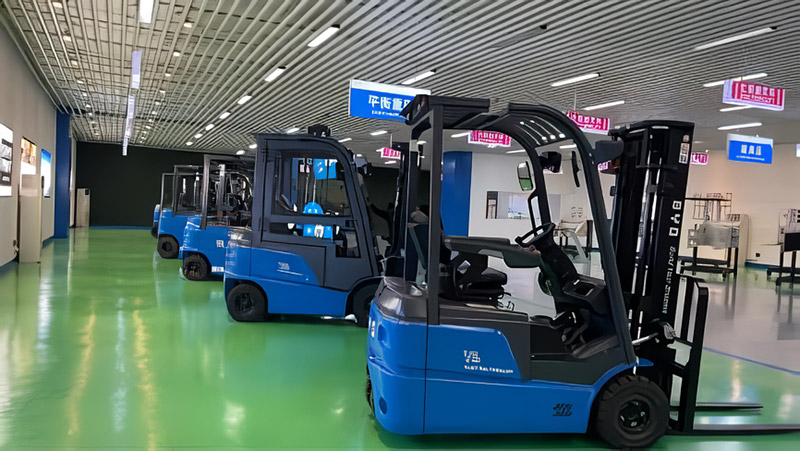 Four Wheel Electric Forklift ECB35