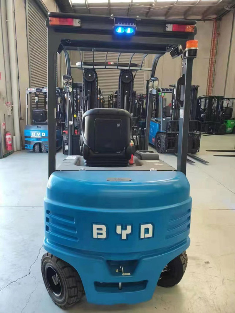 4륜 전동 지게차 ECB18D