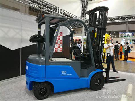 Empresas vendem empilhadeiras de 2,5 toneladas