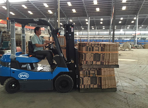 Empilhadeira elétrica de nova energia BYD de 2,5 toneladas