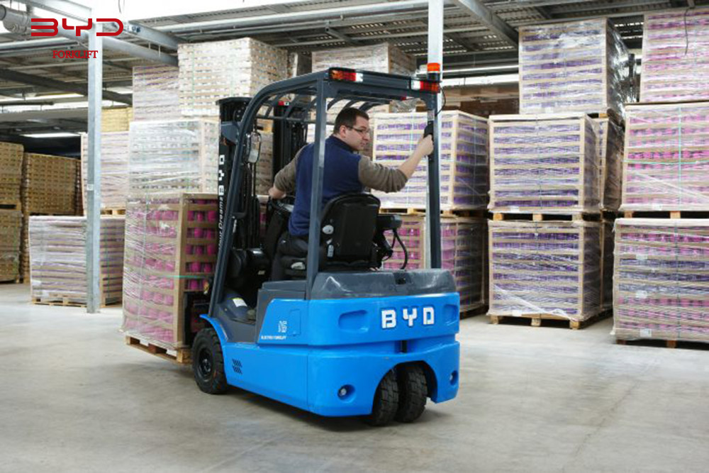Empilhadeira elétrica BYD de 2,5 toneladas